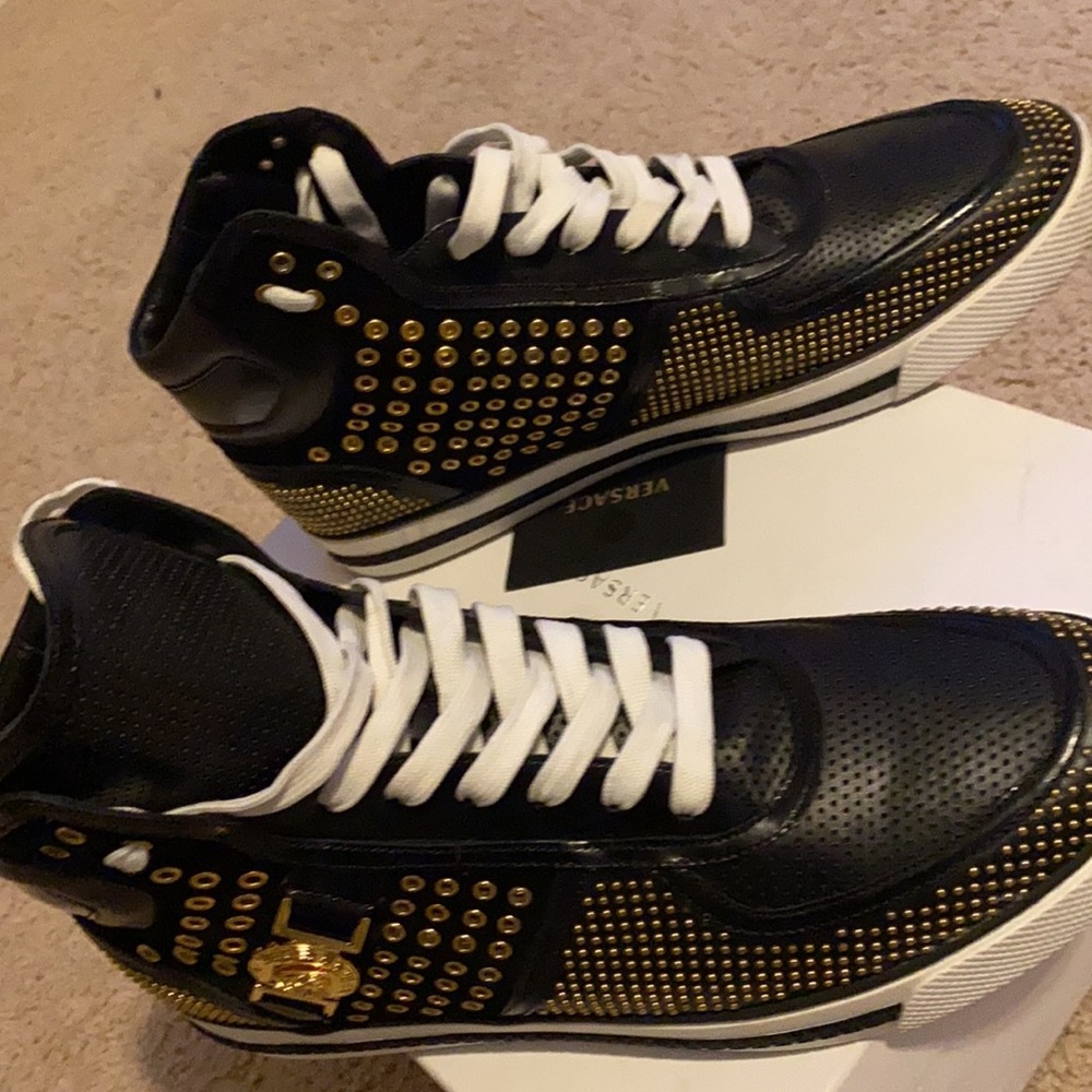 Men’s Versace sneakers - Picture 10 of 11